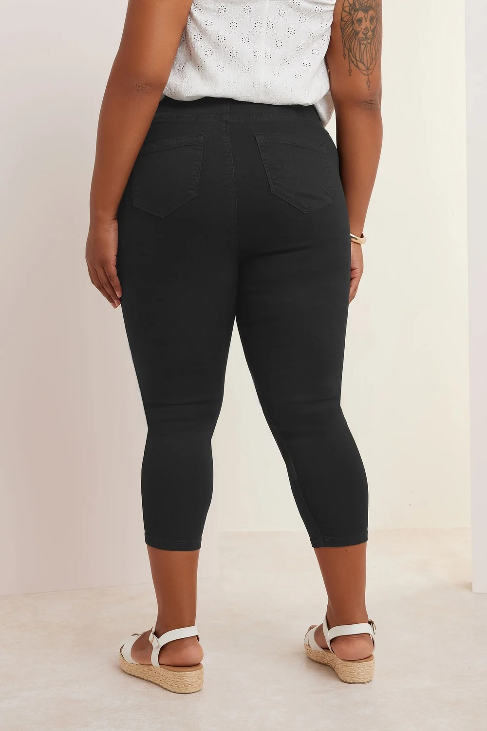Yours Curve Black Cropped Stretch Jeggings - 24 Image 3