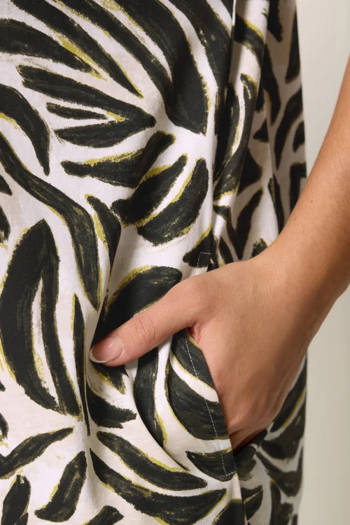 Yours Curve Natural Brown & Green Leaf Print Dress - 22-24 Image 4