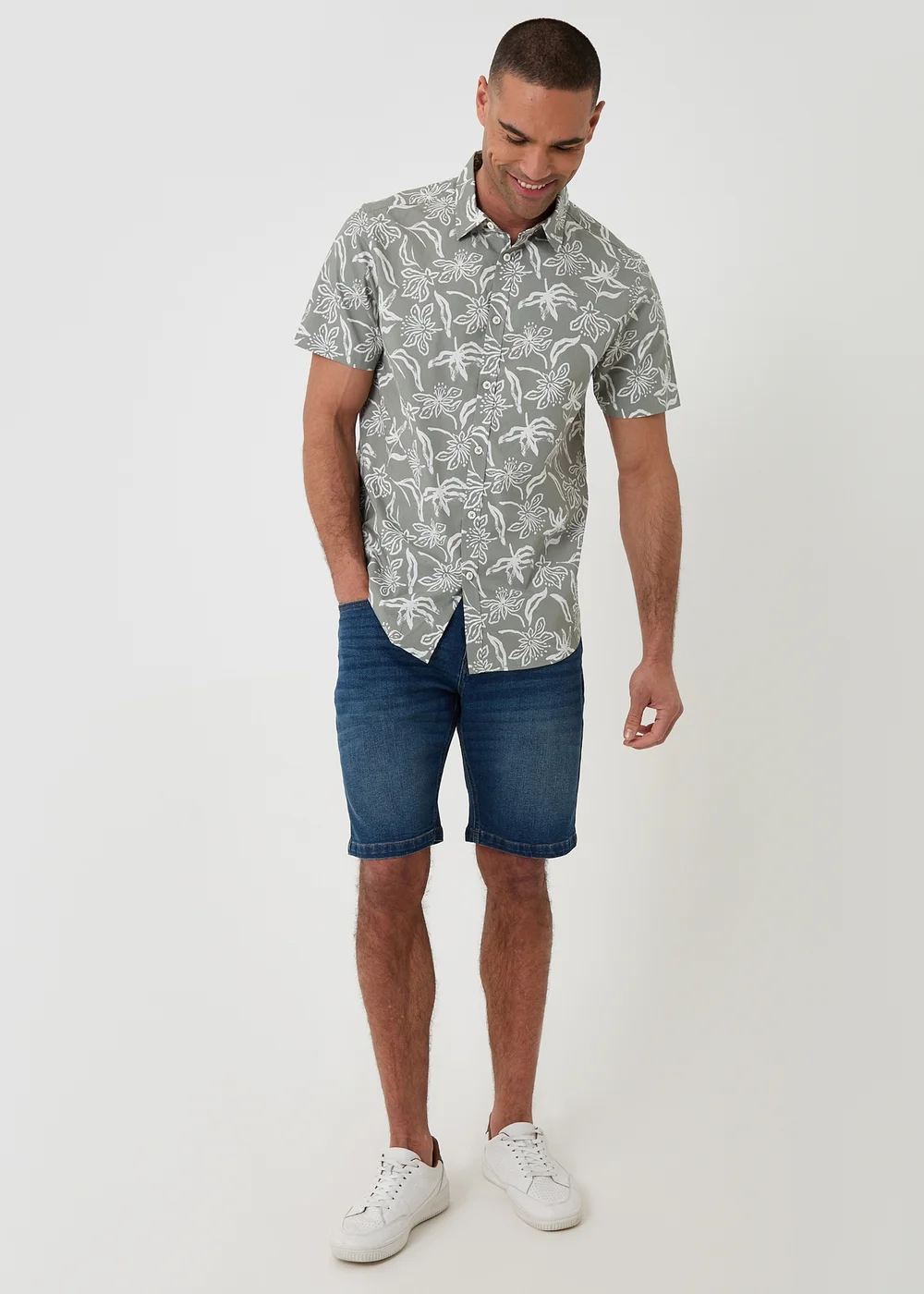 Threadbare Soft Green Tropical Print Cotton Short Sleeve Shirt - S Image 3
