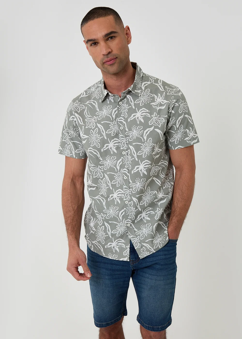 Threadbare Soft Green Tropical Print Cotton Short Sleeve Shirt - S Image 1