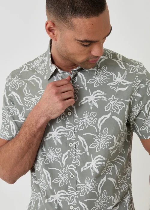 Threadbare Soft Green Tropical Print Cotton Short Sleeve Shirt - S Image 4