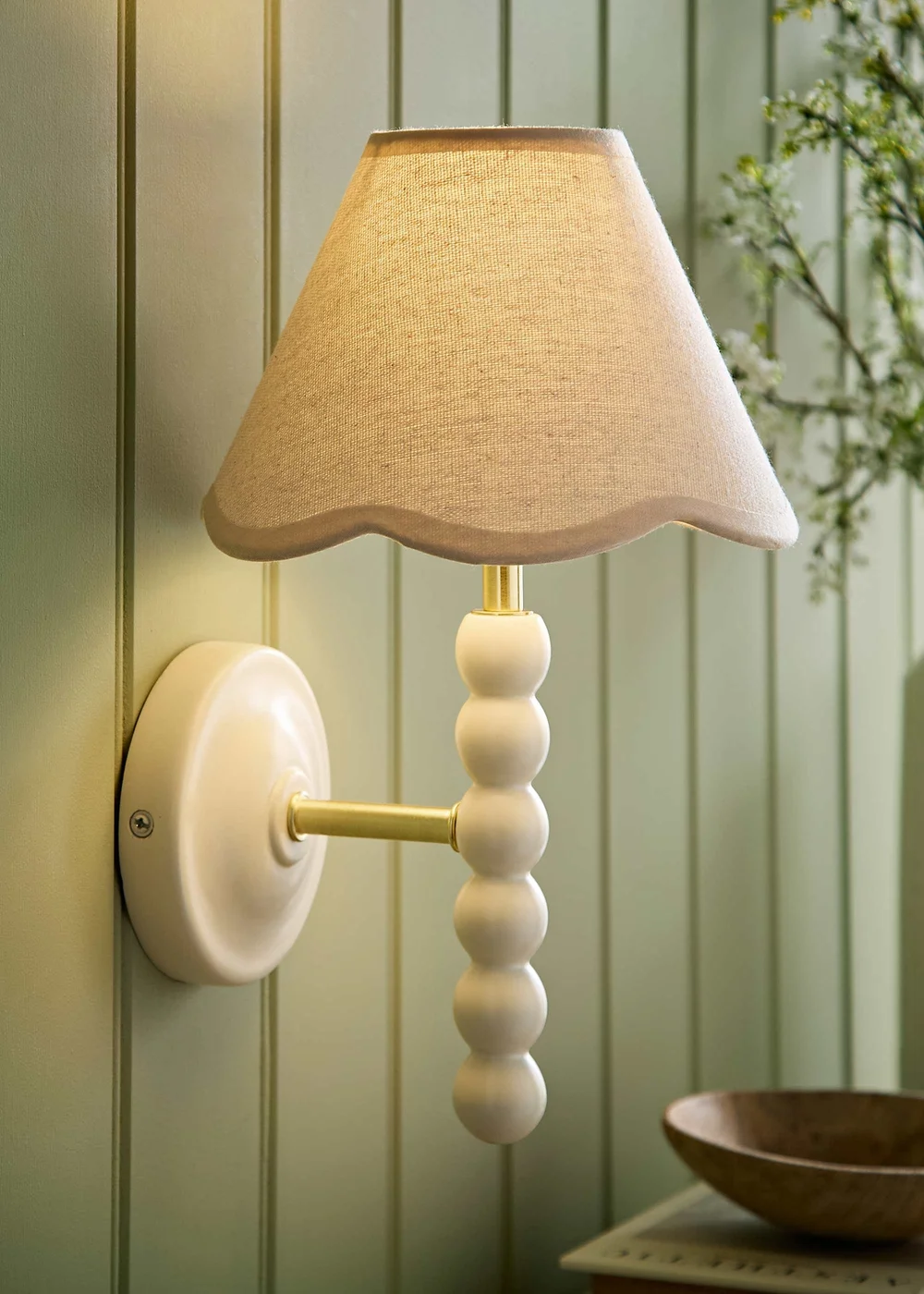 ValueLights Bobble Cream Wall Light with Natural Trim Scallop Shade - One Size Image 5