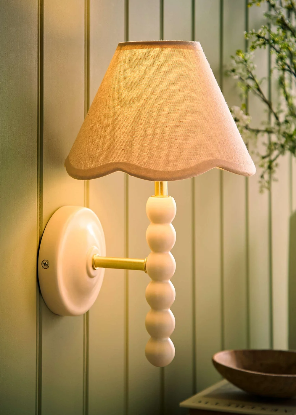 ValueLights Bobble Cream Wall Light with Natural Trim Scallop Shade - One Size Image 1