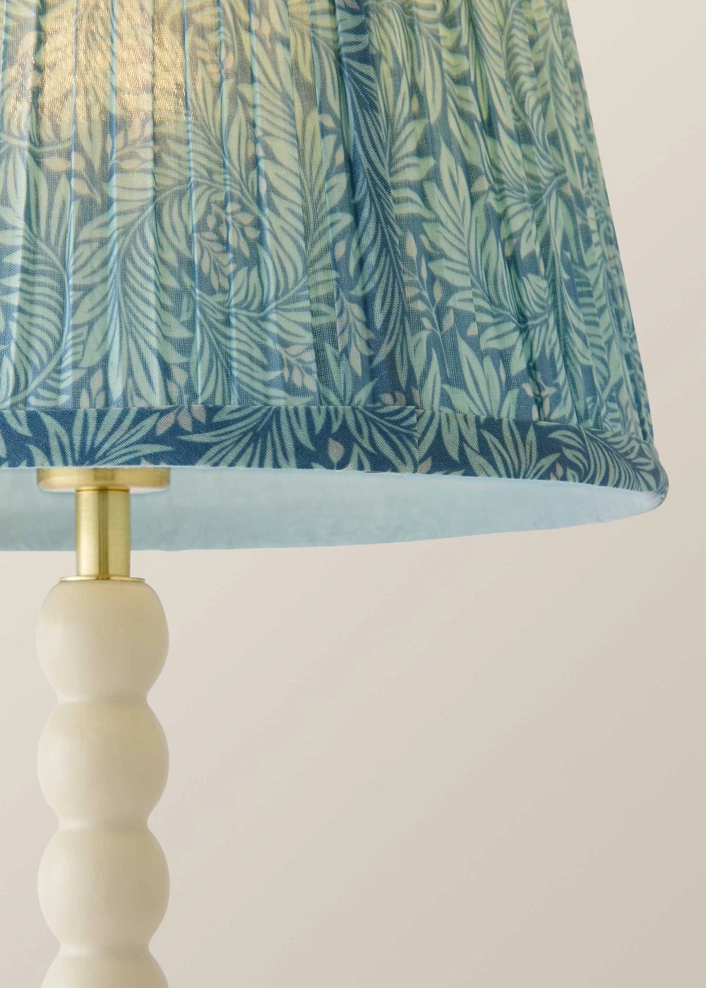 ValueLights Bobble Cream Table Lamp with Leaf Pleated Shade - One Size Image 4