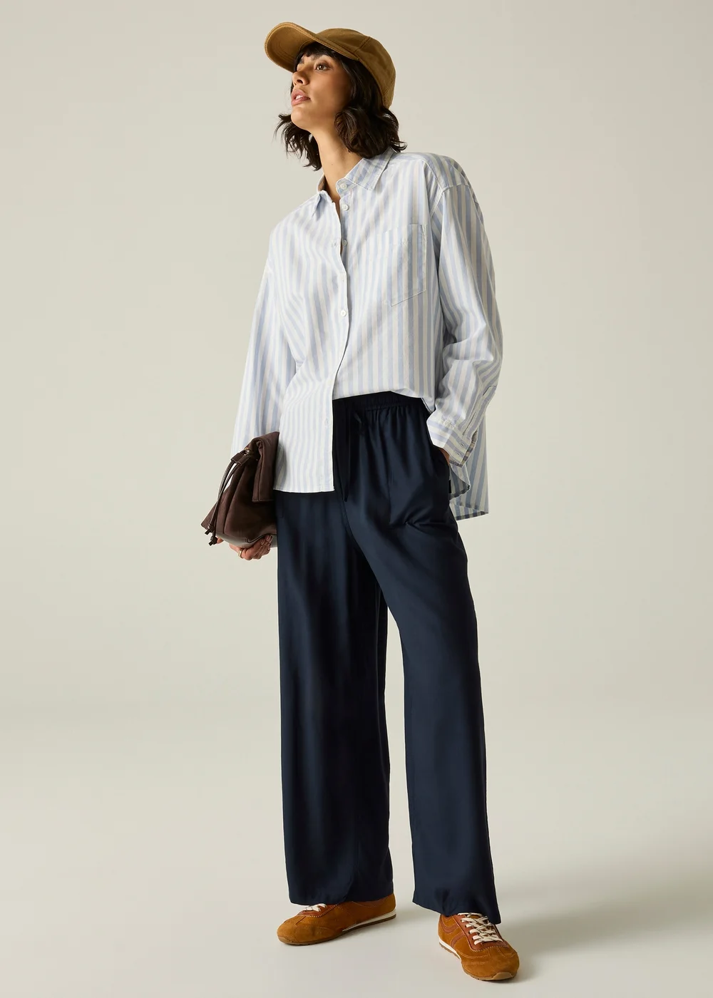 Regatta Navy Elbrie Lightweight Trousers - 12 Image 4