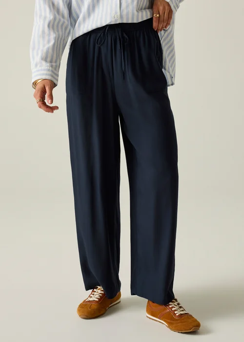 Regatta Navy Elbrie Lightweight Trousers - 12 Image 2