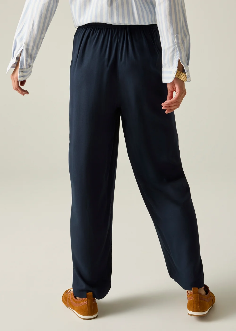 Regatta Navy Elbrie Lightweight Trousers - 12 Image 3