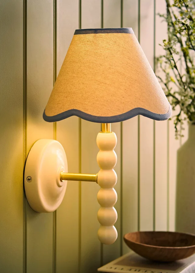 ValueLights Bobble Cream Wall Light with Blue Trim Scallop Shade
