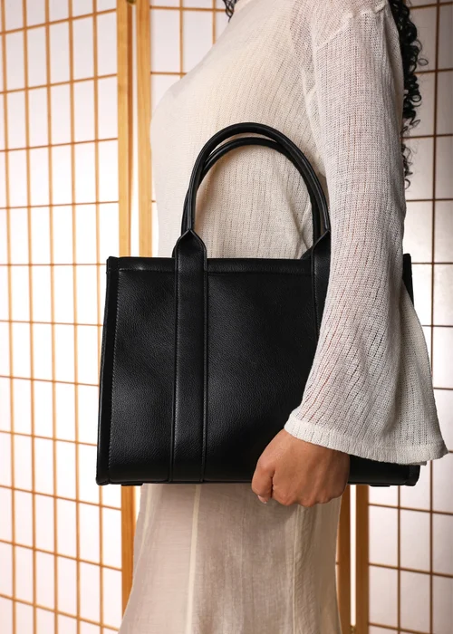 Where's That From Black Quarry Tote Bag With Cross Body Strap - One Size Image 1