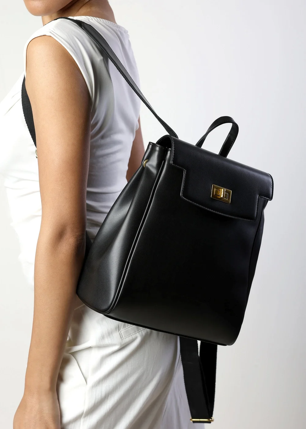 Where's That From Black Yusra Raffia Shoulder Bag With Contrast Front Pocket - One Size Image 1