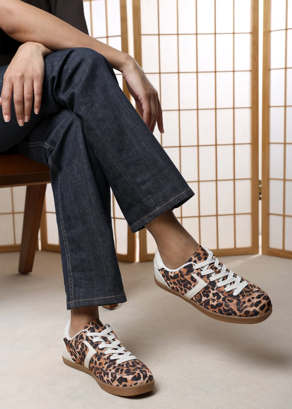 Where's That From Ensley Brown Leo Low Profile Panel Detailed Trainer - Size 6 Image 6