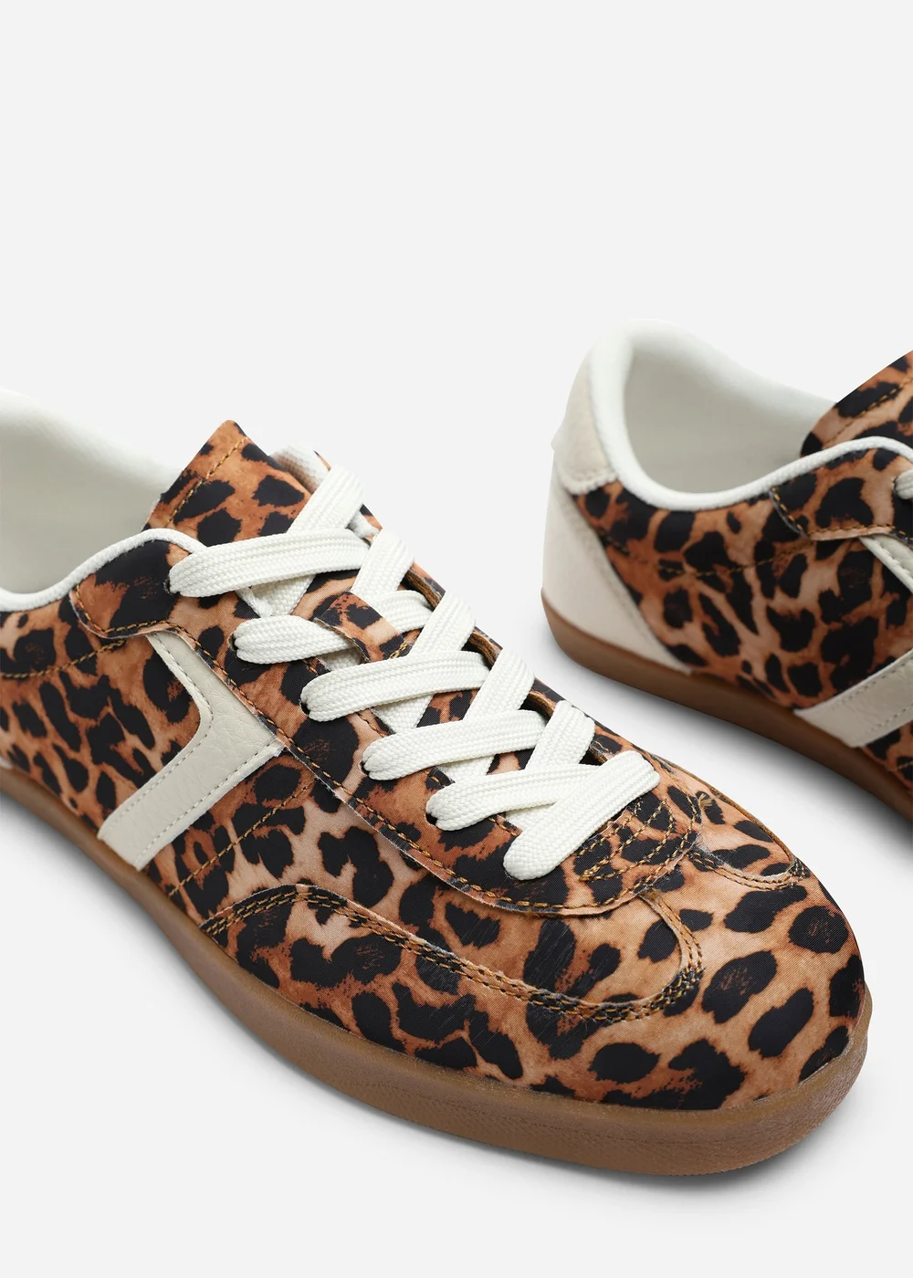 Where's That From Ensley Brown Leo Low Profile Panel Detailed Trainer - Size 6 Image 5