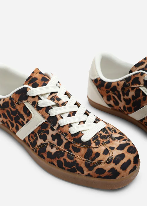 Where's That From Ensley Brown Leo Low Profile Panel Detailed Trainer - Size 6 Image 5