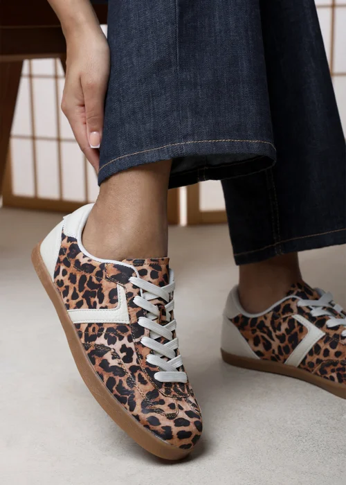 Where's That From Ensley Brown Leo Low Profile Panel Detailed Trainer - Size 6 Image 1
