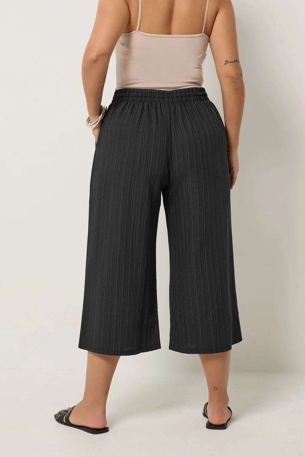 Yours Curve Black Textured Crop Trousers - 22-24 Image 3