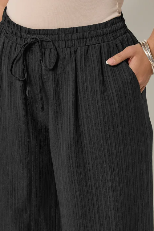 Yours Curve Black Textured Crop Trousers - 22-24 Image 4