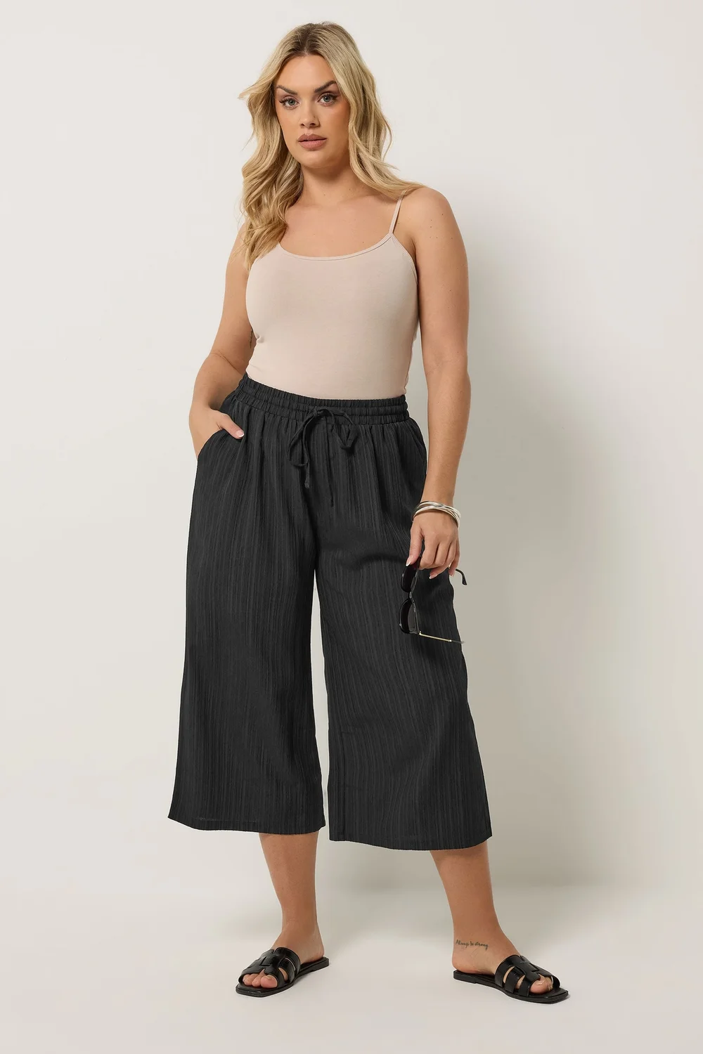 Yours Curve Black Textured Crop Trousers - 22-24 Image 2