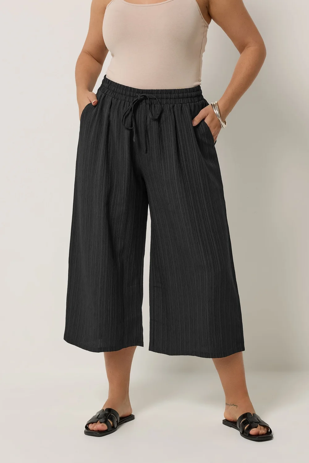 Yours Curve Black Textured Crop Trousers - 22-24 Image 1