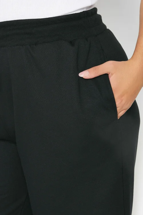 Yours Curve Black Jogger Shorts - 18 Image 4
