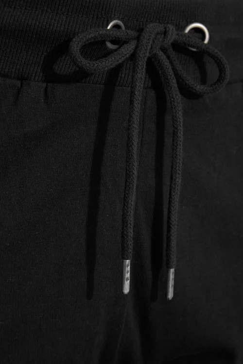 Yours Curve Black Jogger Shorts - 18 Image 5