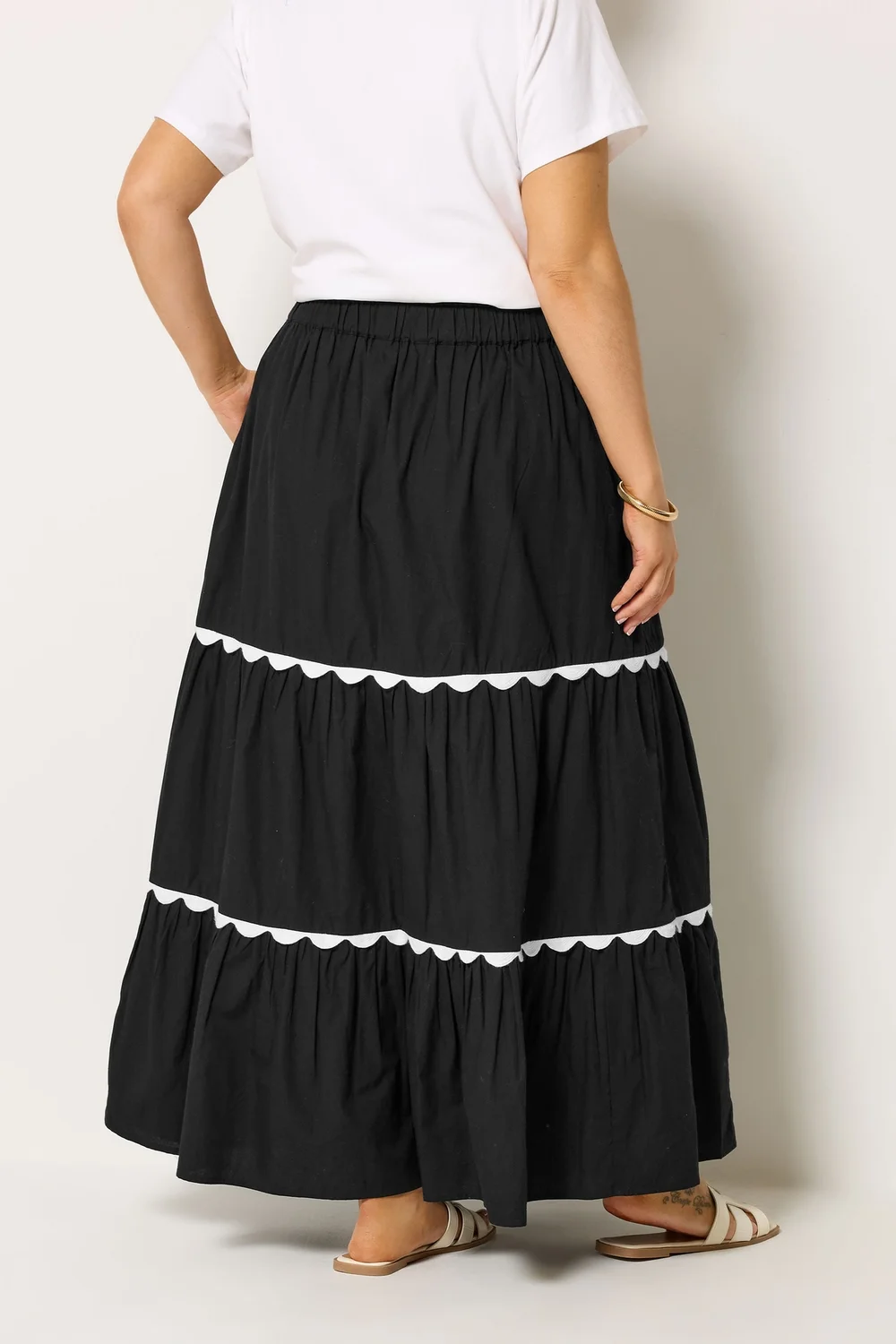 Yours Curve Black Scallop Detail Maxi Skirt - 22-24 Image 3