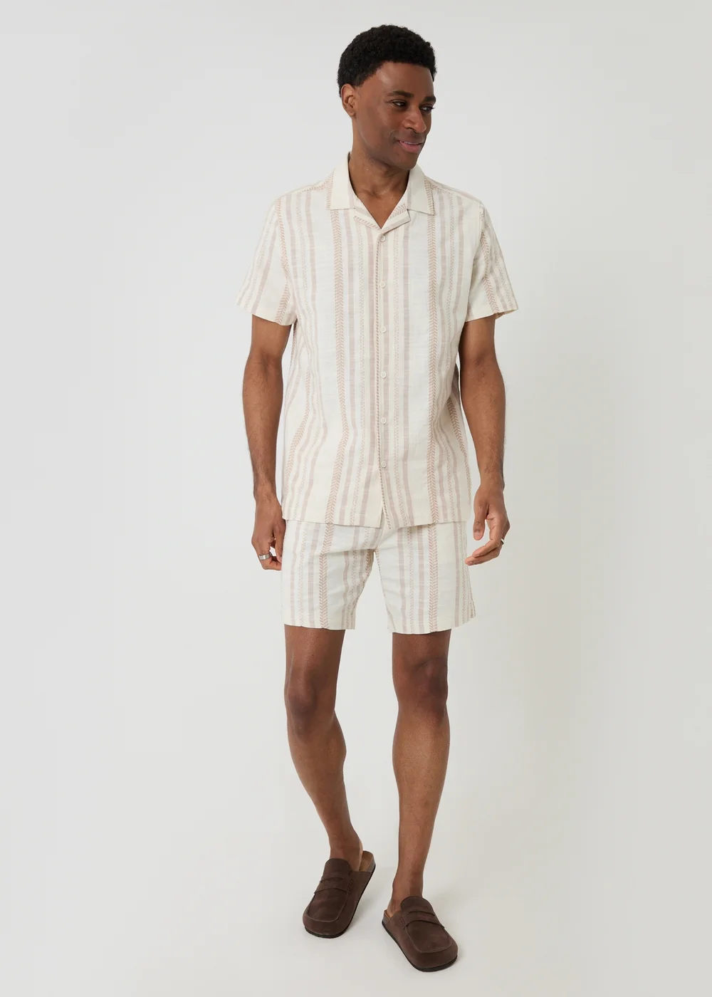 Threadbare Stone Geometric Stripe Textured Cotton Shorts - L Image 3