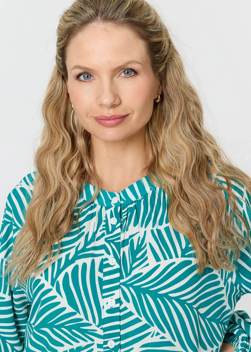 Izabel London Green Leaf Print Long Sleeve Relaxed Blouse - 16 Image 3