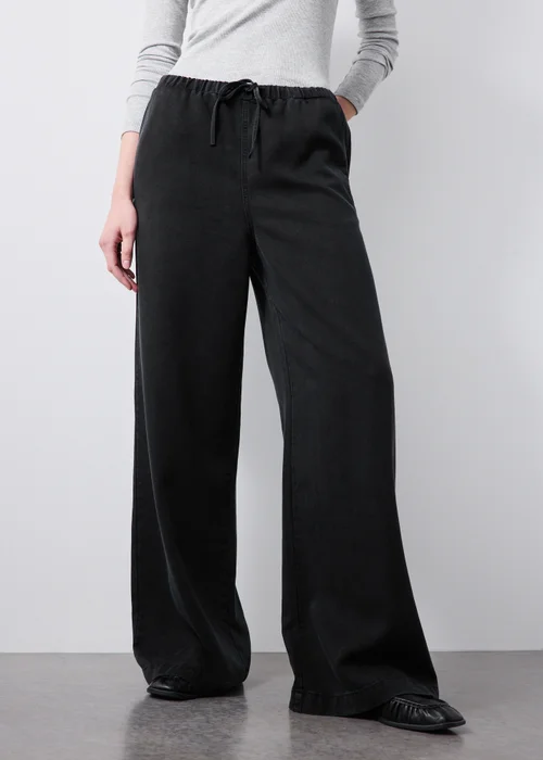Black Mid Rise Wide Leg Comfort Jeans - 26/L31 Image 4