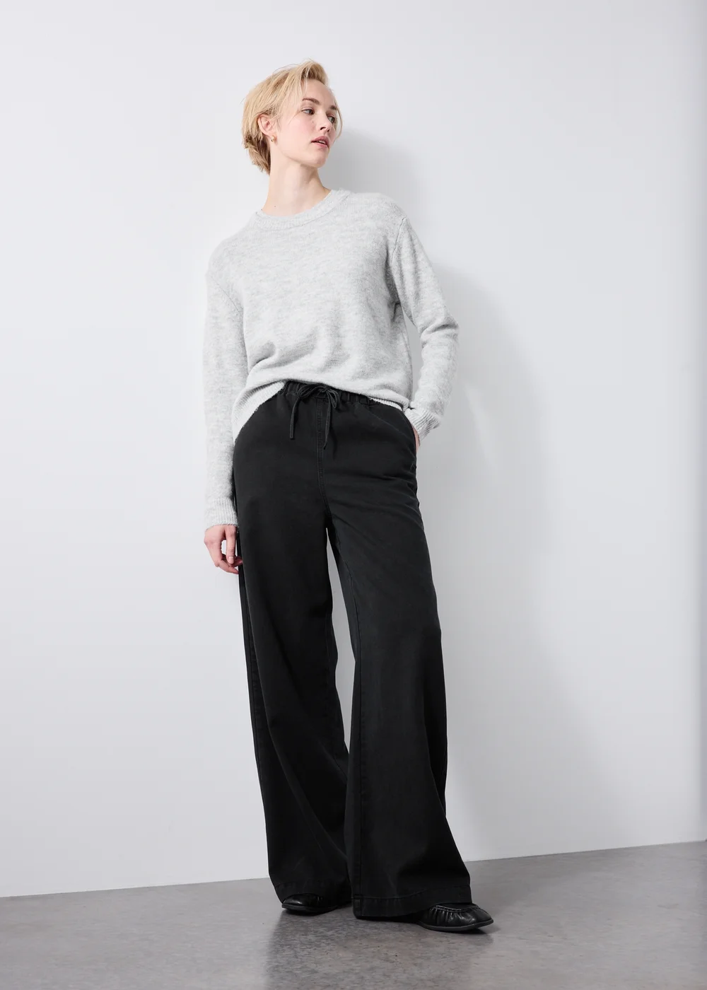 Black Mid Rise Wide Leg Comfort Jeans - 26/L31 Image 3