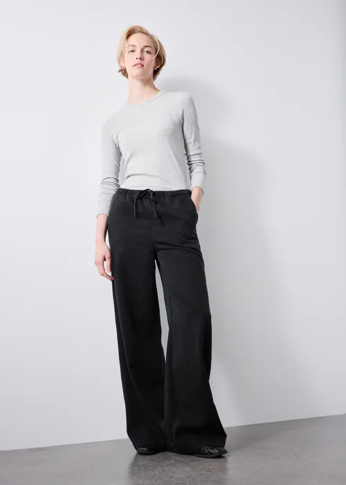 Black Mid Rise Wide Leg Comfort Jeans - 26/L31 Image 1