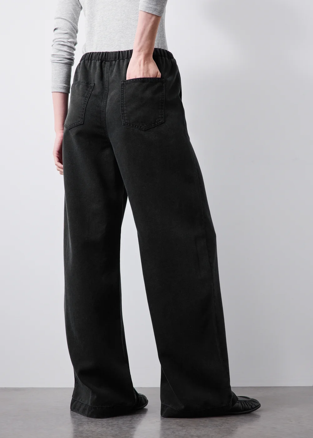 Black Mid Rise Wide Leg Comfort Jeans - 26/L31 Image 2