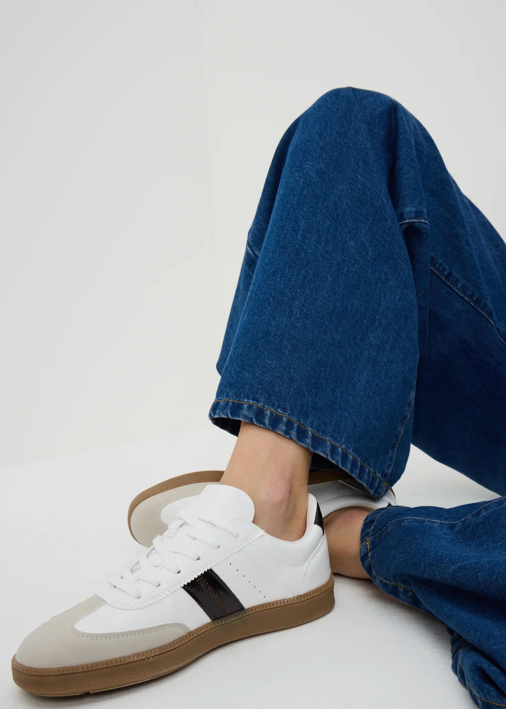 White Retro Trainers - 3 Image 2