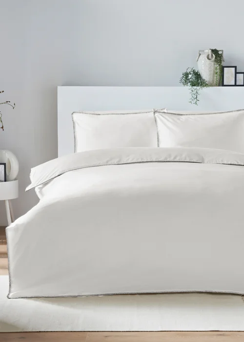 White Blanket Stitch Edge Duvet Set - Double Image 1