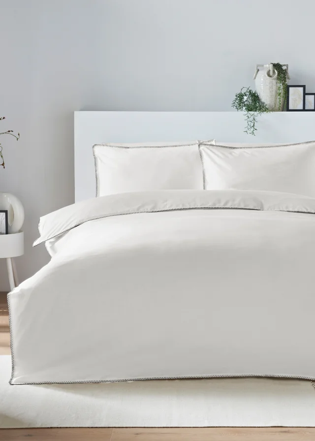 White Blanket Stitch Edge Duvet Set