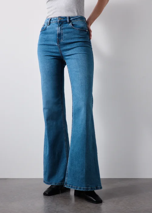 Blue Mid Wash Flared Jeans - 24/L29 Image 4