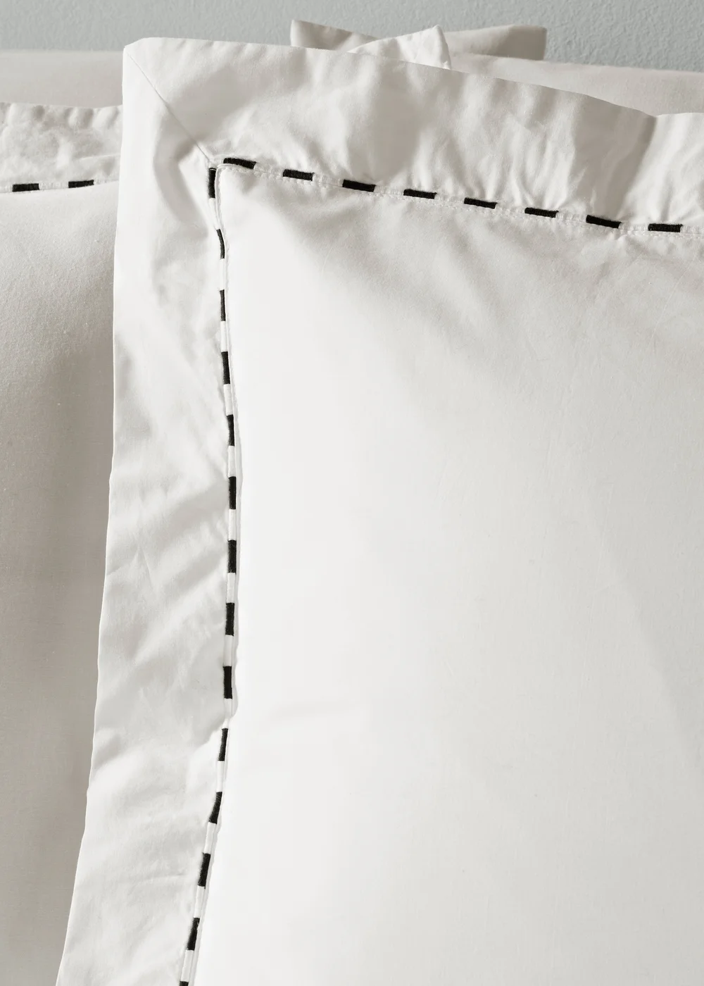 White Contrast Stitch Oxford Edge Duvet Set - Double Image 2