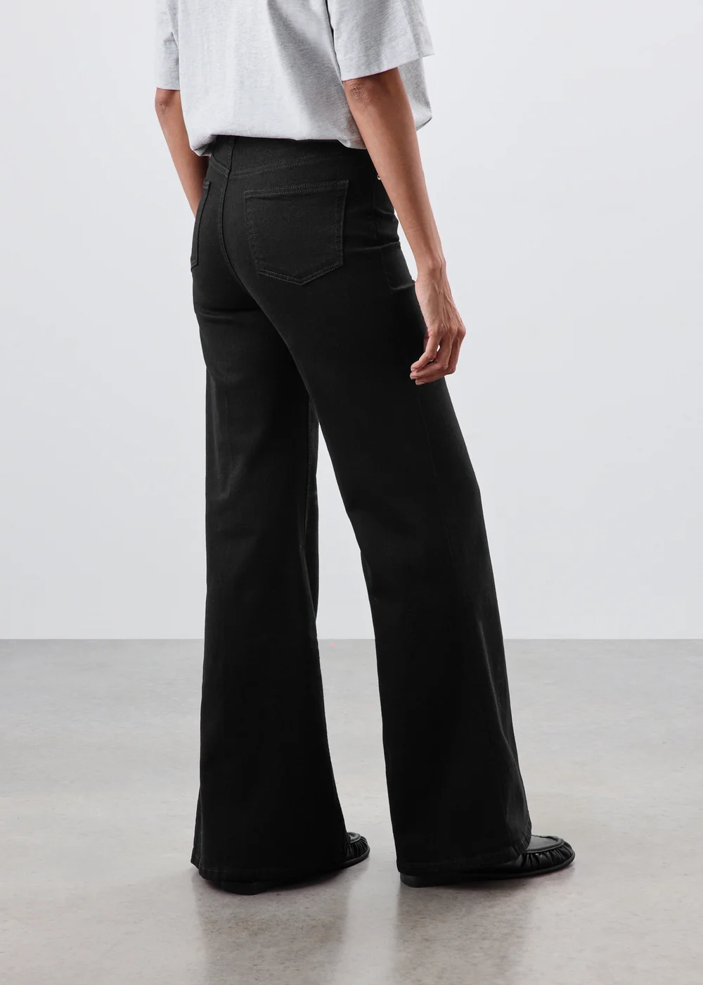 Black Flared Leg Jeans - 8/L29 Image 2