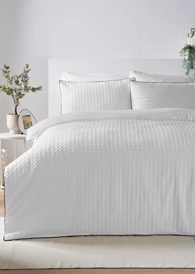 Monochrome Piped Textured Duvet Set