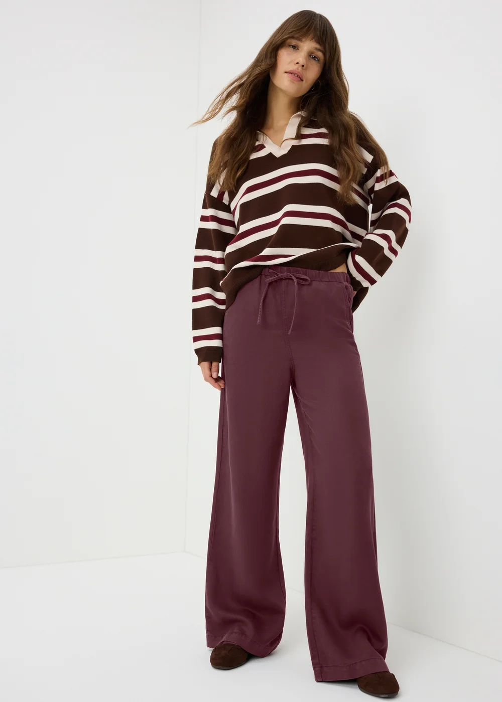 Burgundy Comfort Fit Wide Leg Jeans - 24/L29 Image 1