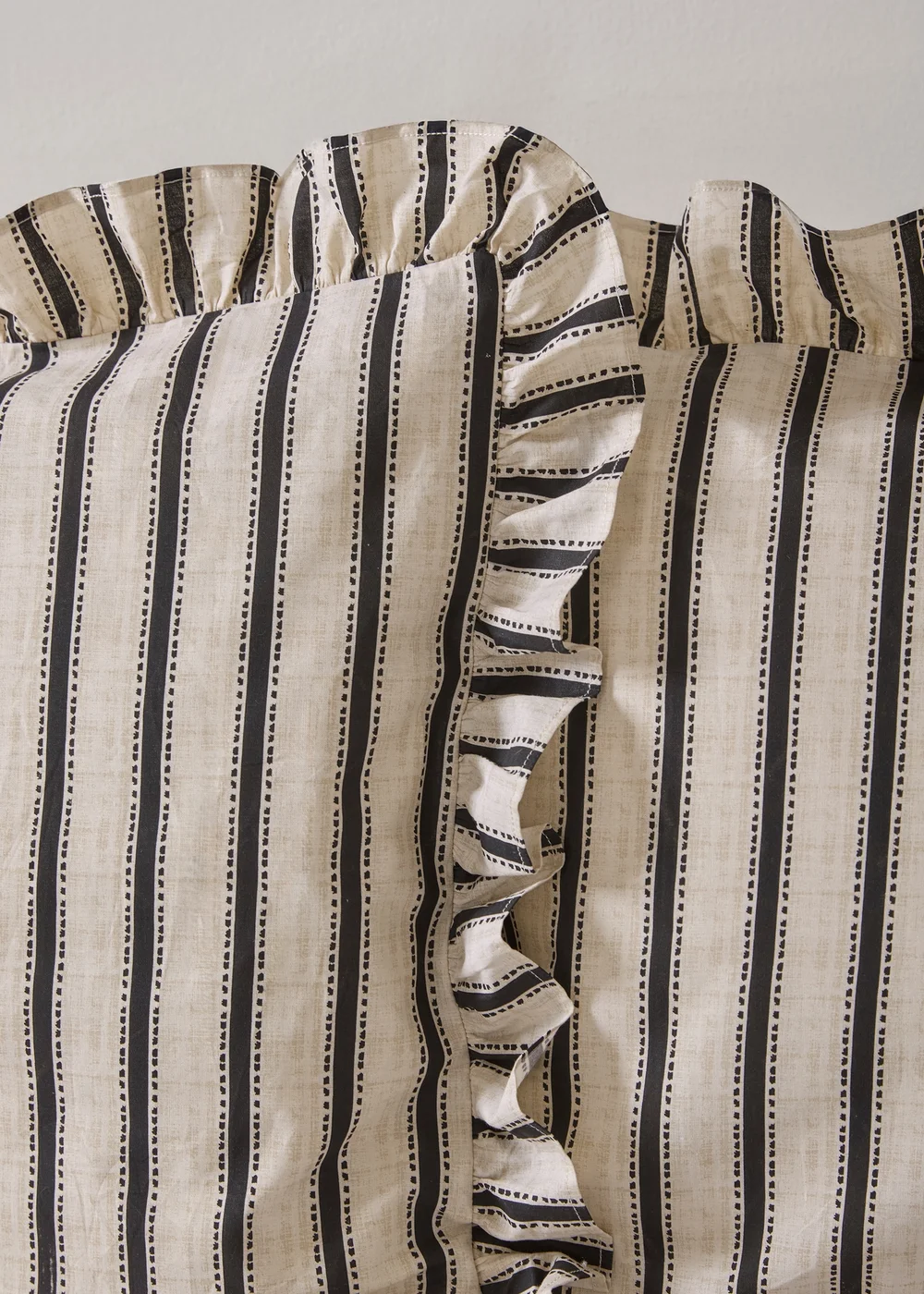 Black & White Striped Ruffled Duvet Set - Double Image 2
