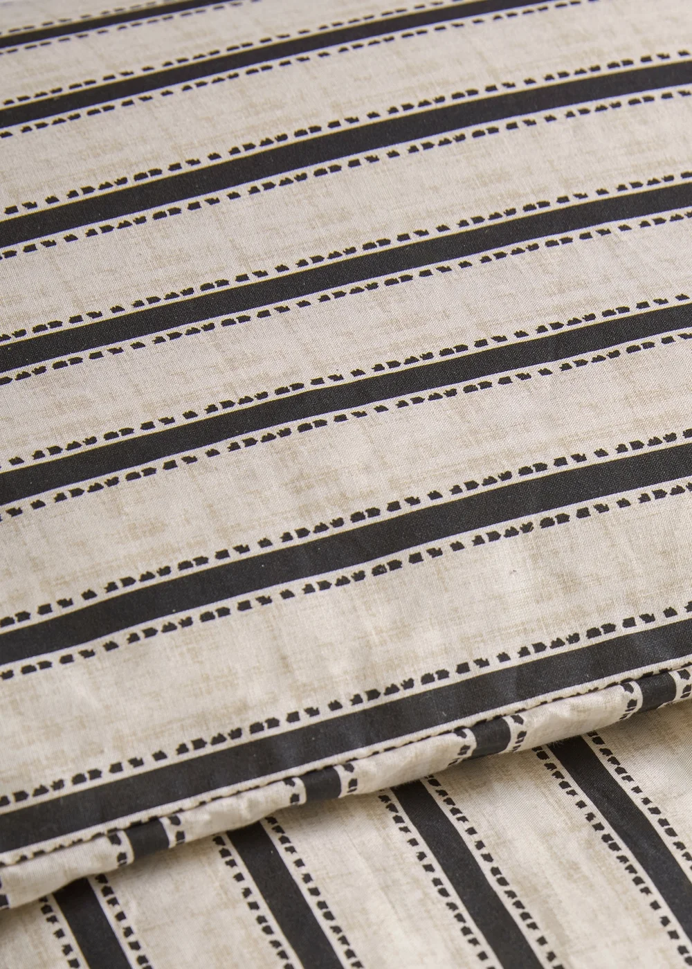 Black & White Striped Ruffled Duvet Set - Double Image 3