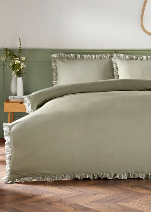 Green Stripe Frill Edge Duvet Set - Double Image 1