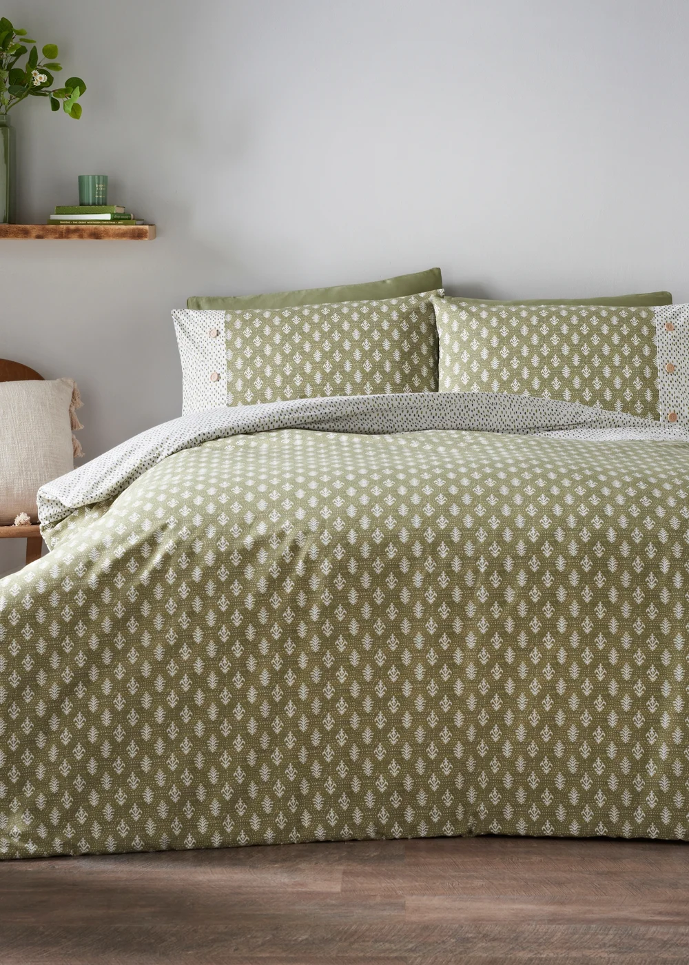 Green Jacobean Button Duvet Set - Double Image 1