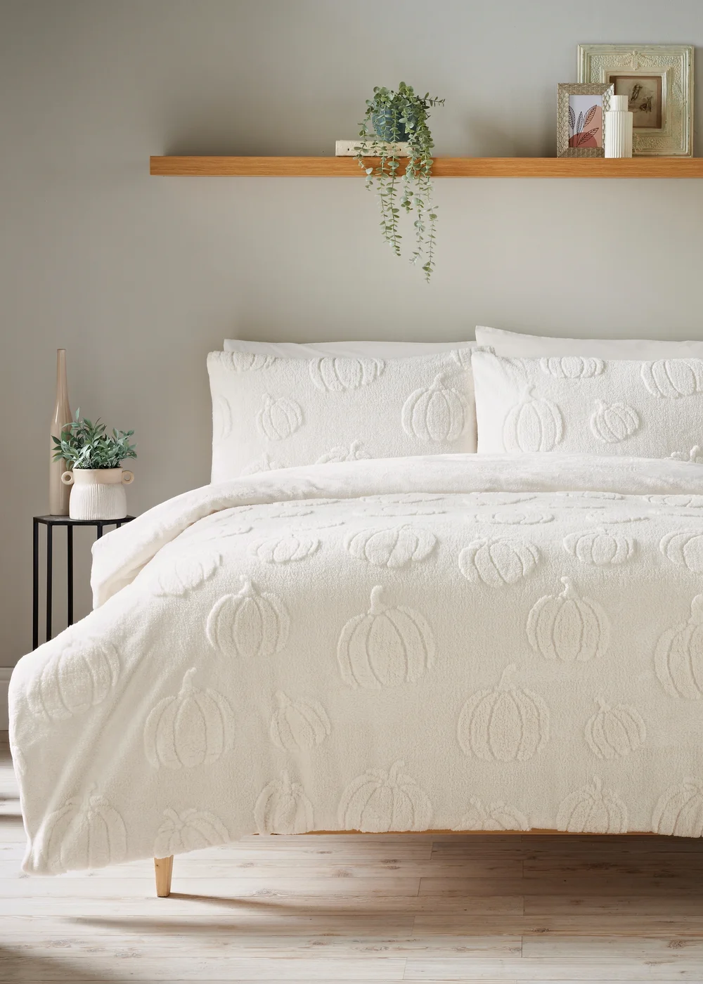 Cream Pumpkin Embossed Fleece Duvet Set - Single Image 1