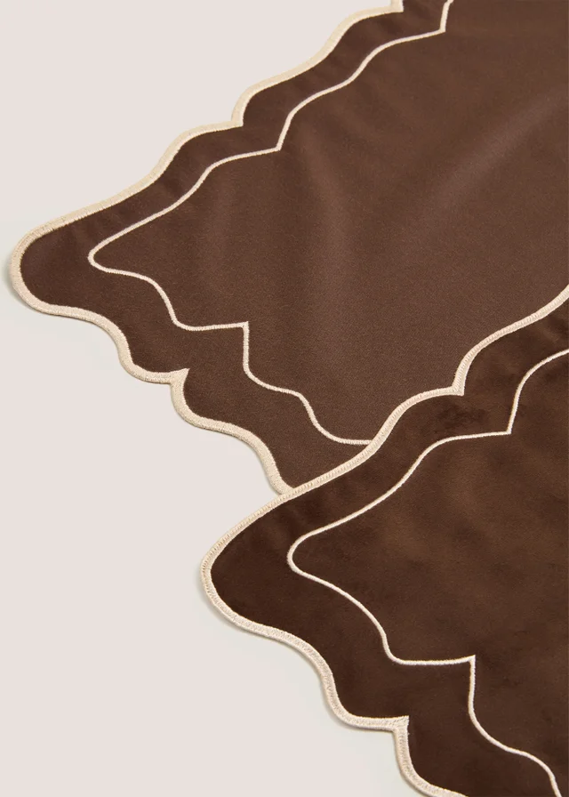 2 Pack Brown Scalloped Velvet Placemats