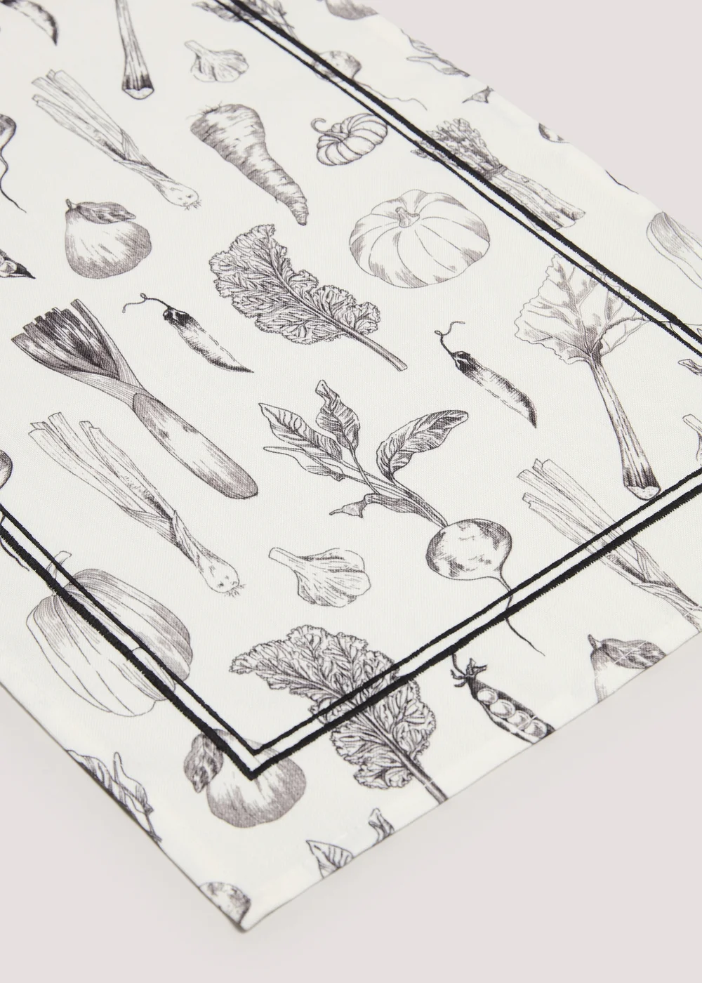 Black & White Farmer's Market Table Runner Image 2
