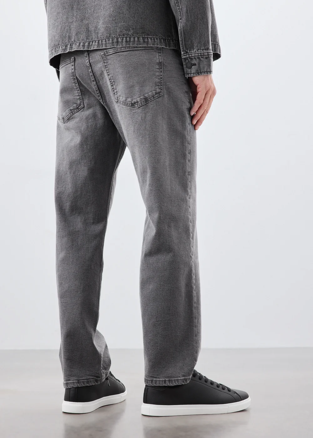 Light Grey Straight Fit Jeans - 32 R Image 2