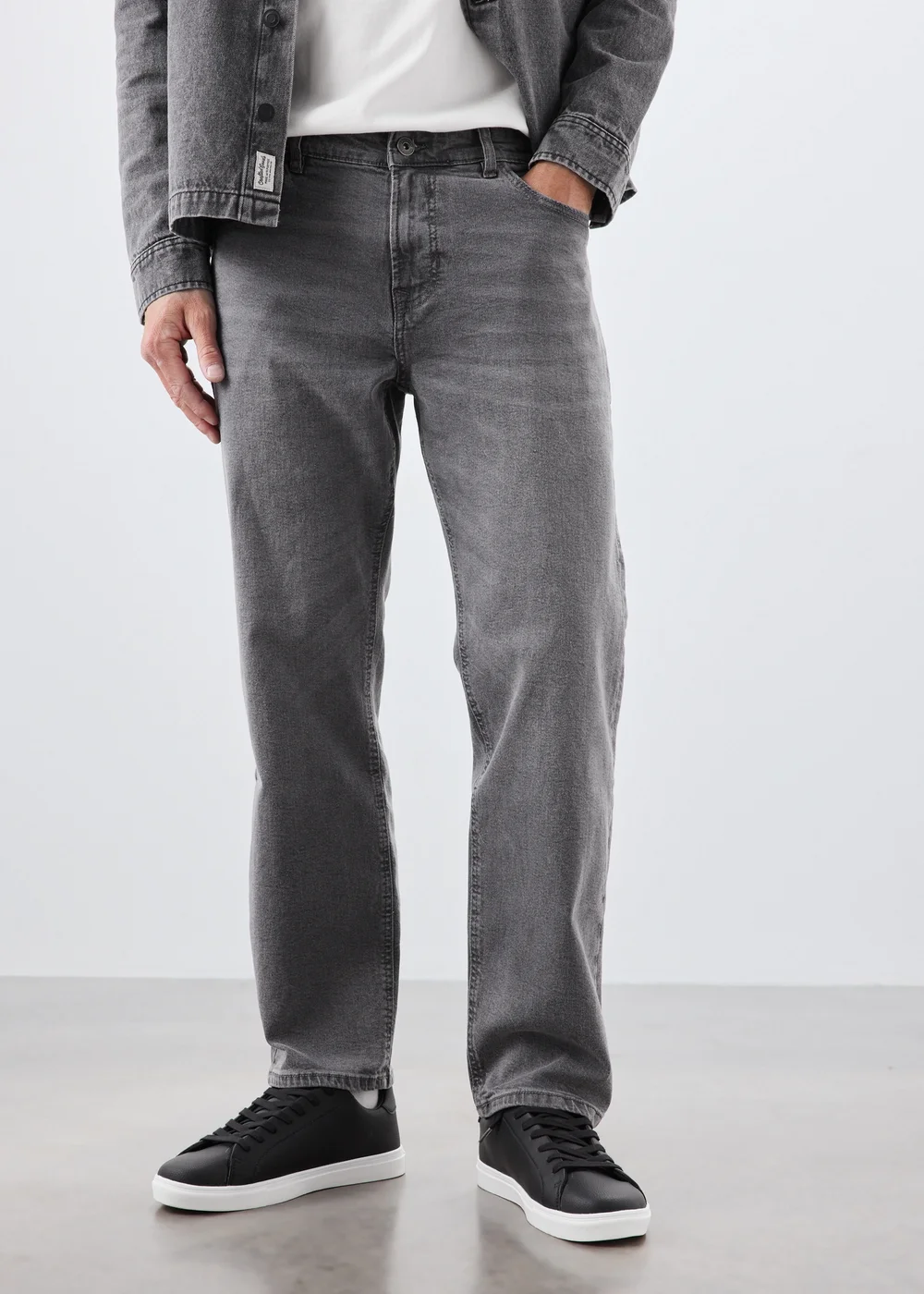 Light Grey Straight Fit Jeans - 32 R Image 1