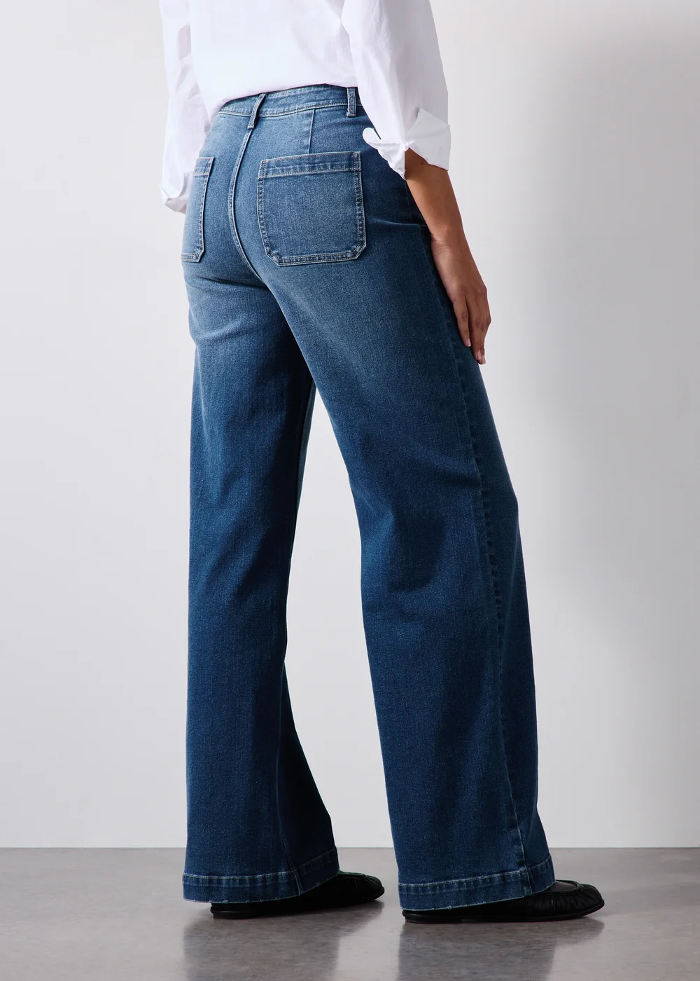 Mid Wash Stretch Pocket Front Mid Rise Wide Leg Jeans - 28/L29 Image 2