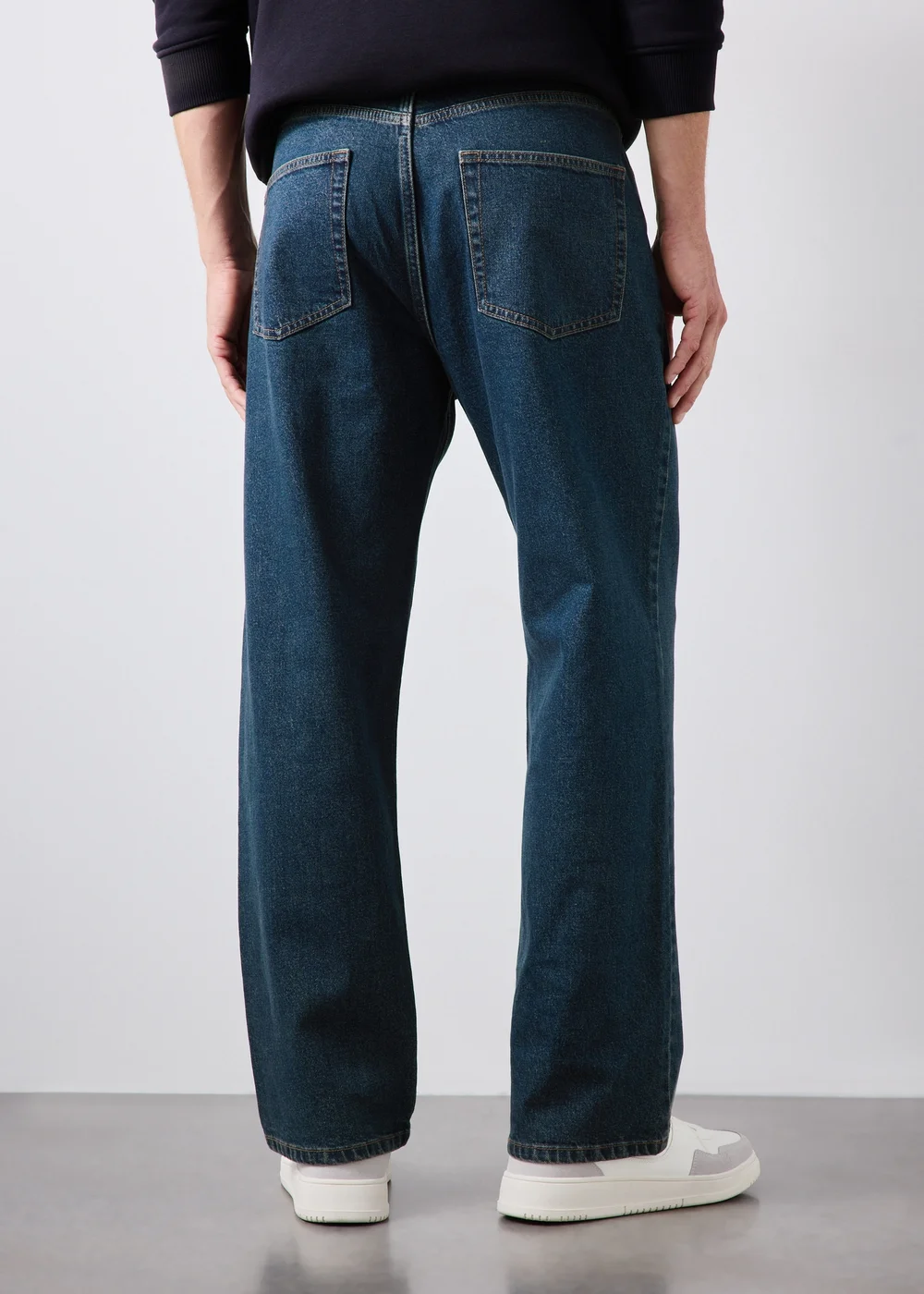 Dark Wash Relaxed Fit Vintage Jeans - 30 R Image 2